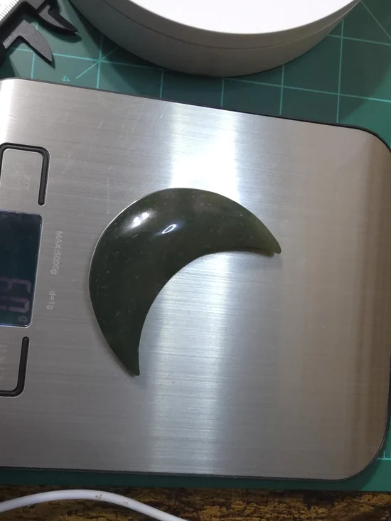 Green Crescent Moon Stone Palmstone - Picture 11 of 12